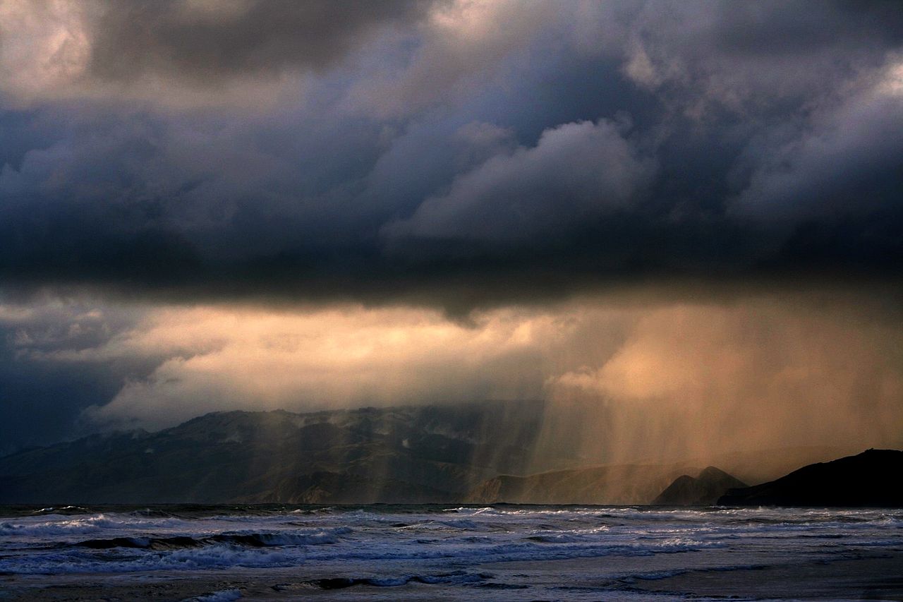 Running simulations at NERSC, the research collaboration found that the effect of climate change on future storms in the San Francisco Bay Area will be significant, leading to more powerful storms unleashing substantially more water. (Credit: Brocken Inaglory via Wikimedia Commons)