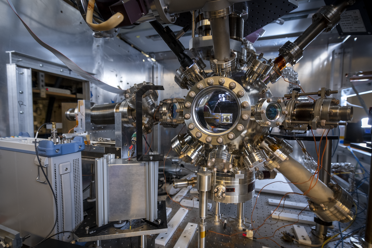 Trapped ion chamber